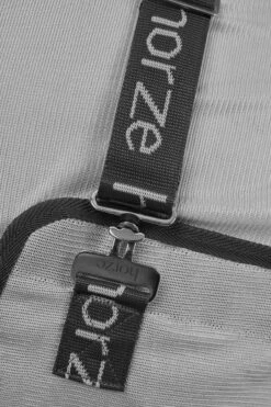 Horze Paso Fino Fliegendecke Mit Halsteil Und UV Schutz -Pferdedecken Store 24893 061 04