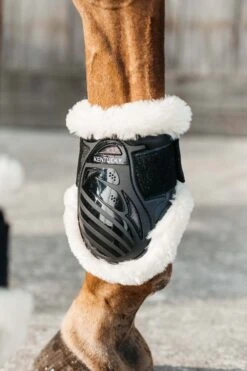 Kentucky Horsewear Vegane Lammfell Streichkappen Für Jungpferde 19 Kentucky Horsewear Vegane Lammfell Streichkappen Für Jungpferde -Pferdedecken Store 342512 BL 4