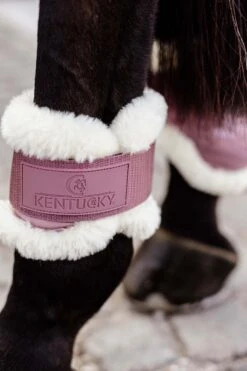 Kentucky Horsewear Vegane Lammfell Streichkappen Für Jungpferde 28 Kentucky Horsewear Vegane Lammfell Streichkappen Für Jungpferde -Pferdedecken Store 342512 ORPI 2